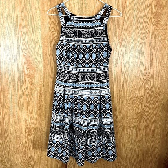 Vince Cumato Blue/ White Pattern Sleeveless Swing Midi Dress - Picture 1 of 3
